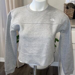 NWOT The North Face Cropped Crewneck Sweatshirt
Girls XL - Women XS